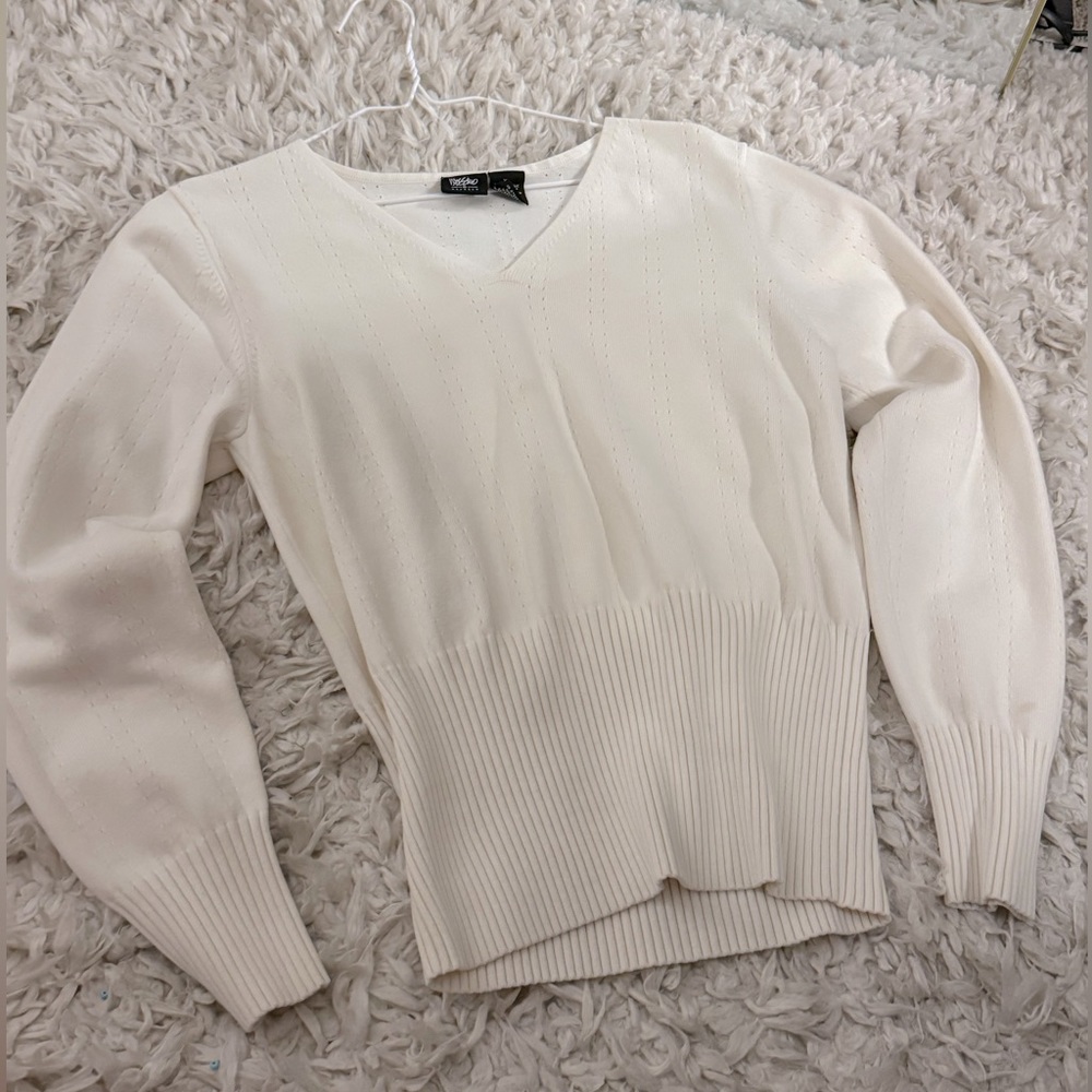 White sweater XL